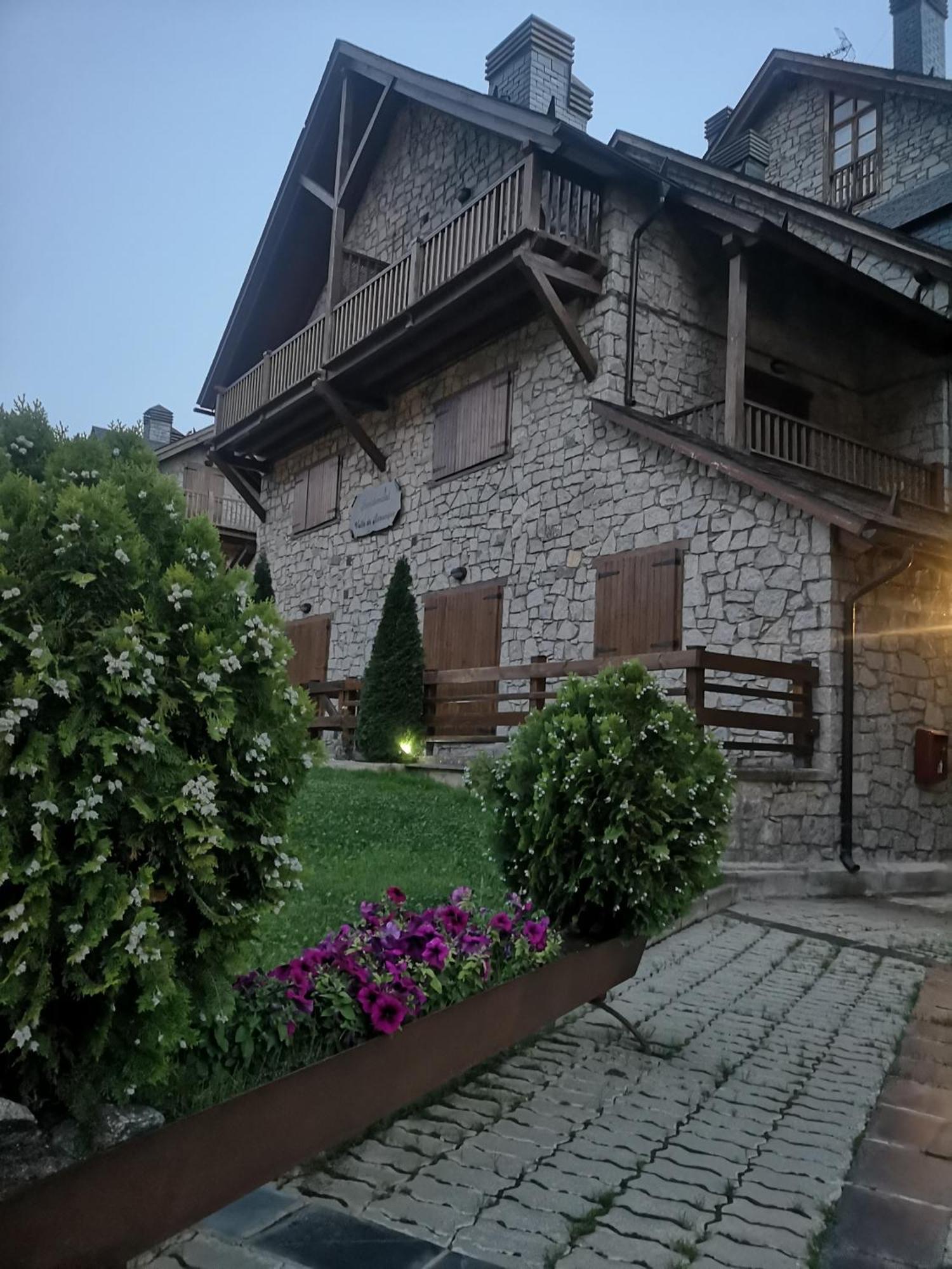 Residencial Valle De Benasque Exterior photo